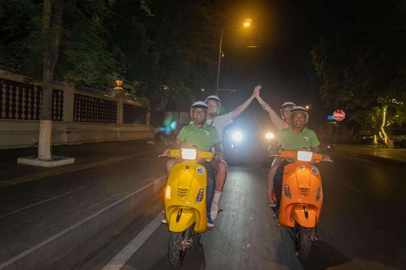 Phnom Penh Night Foodie Vespa Tour / Tuk Tuk Available - How the guide experience shapes the whole night