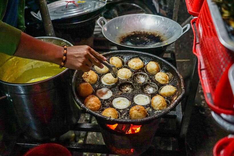 Phnom Penh Night Foodie Vespa Tour / Tuk Tuk Available - Who should book this Phnom Penh night foodie tour