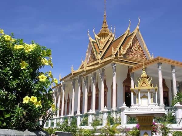 Phnom Penh Private Tour: Royal Palace, Silver Pagoda, S-21 - Key Points Worth Knowing