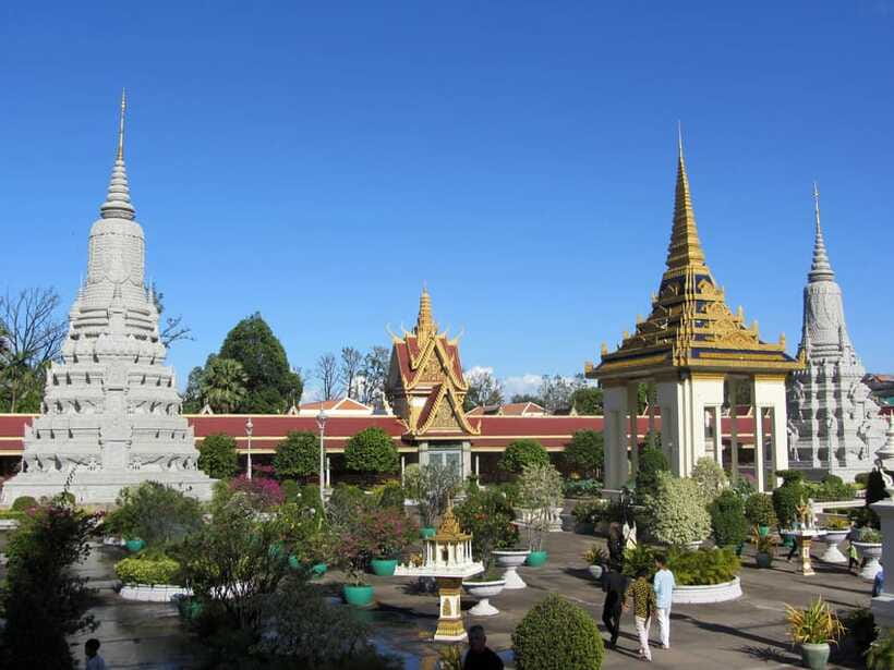 Phnom Penh Private Tour: Royal Palace, Silver Pagoda, S-21 - Tuol Sleng Genocide Museum (Security Prison 21): The Hard Part, Done With Context