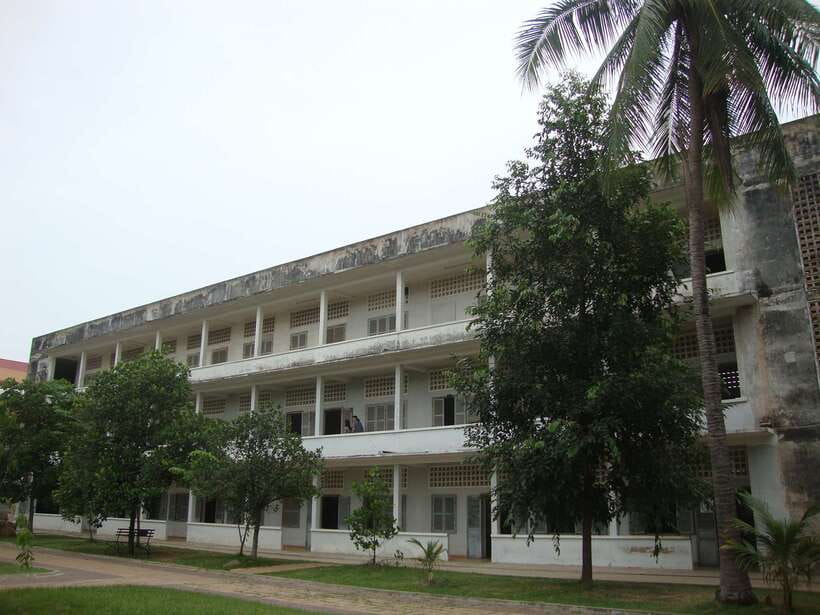 Phnom Penh: S-21 Prison and Killing Fields Half-Day Tour - Should you book the Phnom Penh S-21 and Killing Fields half-day tour?