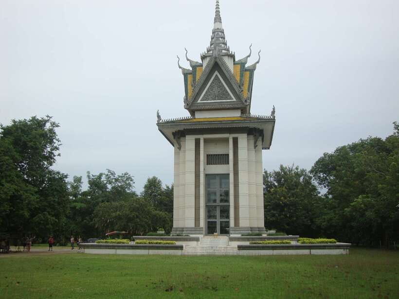 Phnom Penh: S-21 Prison and Killing Fields Half-Day Tour - Private guide time: what you should look for in Choeung Ek and S-21