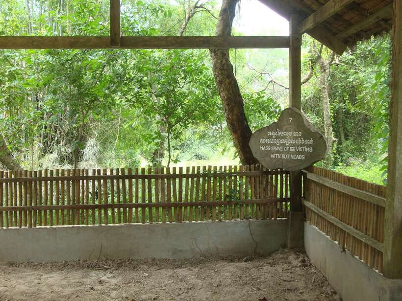 Phnom Penh: S-21 Prison and Killing Fields Half-Day Tour - Choeung Ek Killing Fields: the place where the story lands