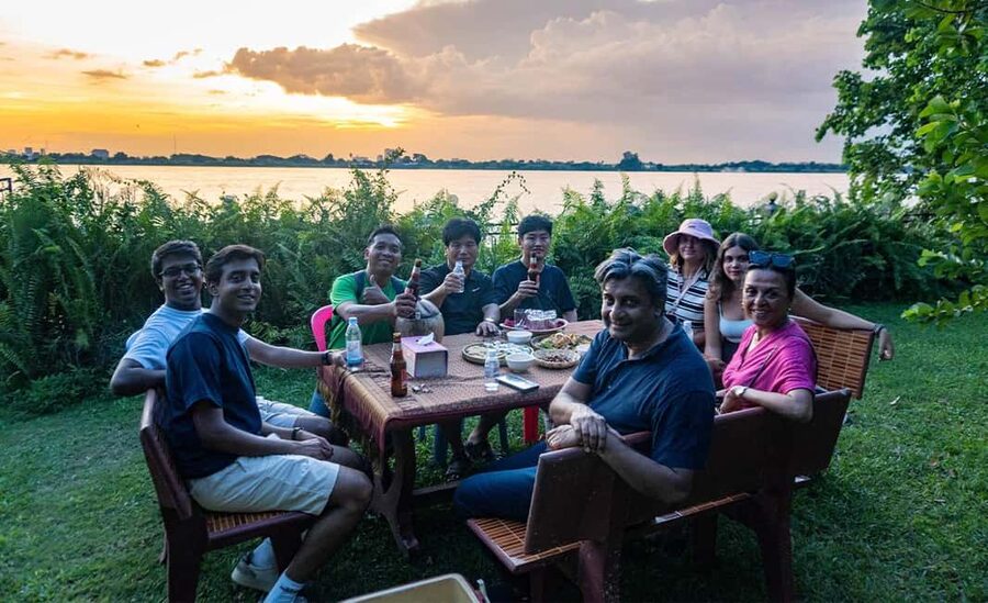 Phnom Penh: Silk Island Sunset by Tuk Tuk with food & drinks - Golden Temple, Koh Dach, and Koh Oknha Tei: short stops with real context