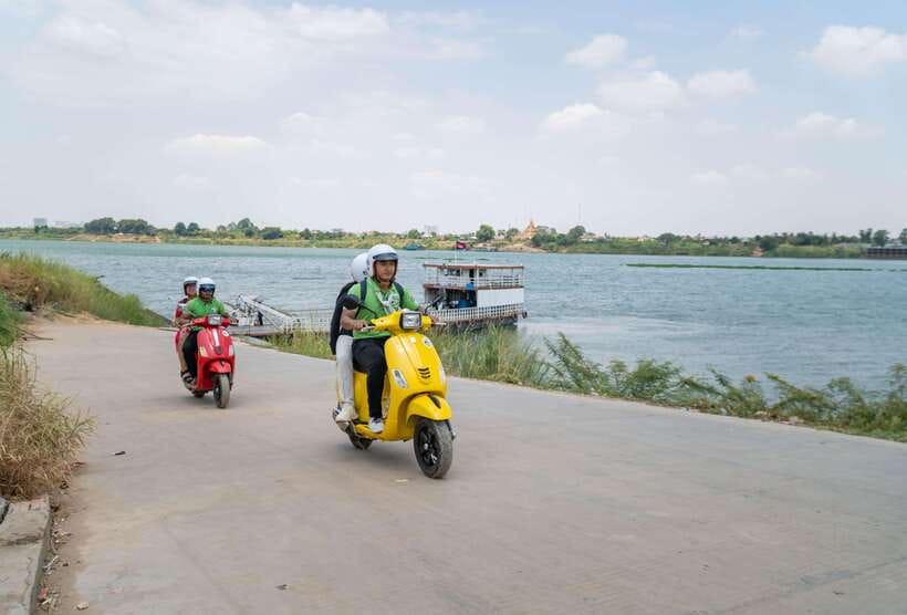 Phnom Penh Silk Island Sunset Vespa Tour / Tuk Tuk Available - The 3 pm departure and hotel pickup: set yourself up for an easy start