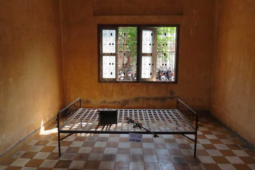 Phnom Penh Small Group City Tour - Choeung Ek Killing Fields: Seeing the Memorial With the Right Context