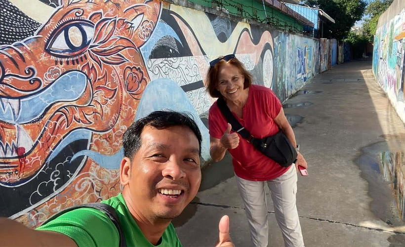 Phnom Penh: Street Art & Food Tour by Tuk-Tuk - Boeng Keng Kang Market: breakfast, coffee, and how to read a wet market