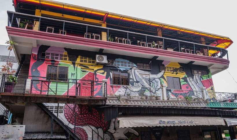 Phnom Penh: Street Art & Food Tour by Tuk-Tuk - Who this tour fits best (and who should skip it)