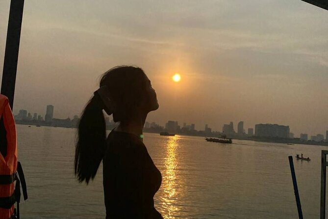 Phnom Penh: Sunset Cruise-Free Beers-Sodas-BBQ Buffet-fruit plate - Koh Pich to Phnom Penh skyline: what the cruise feels like