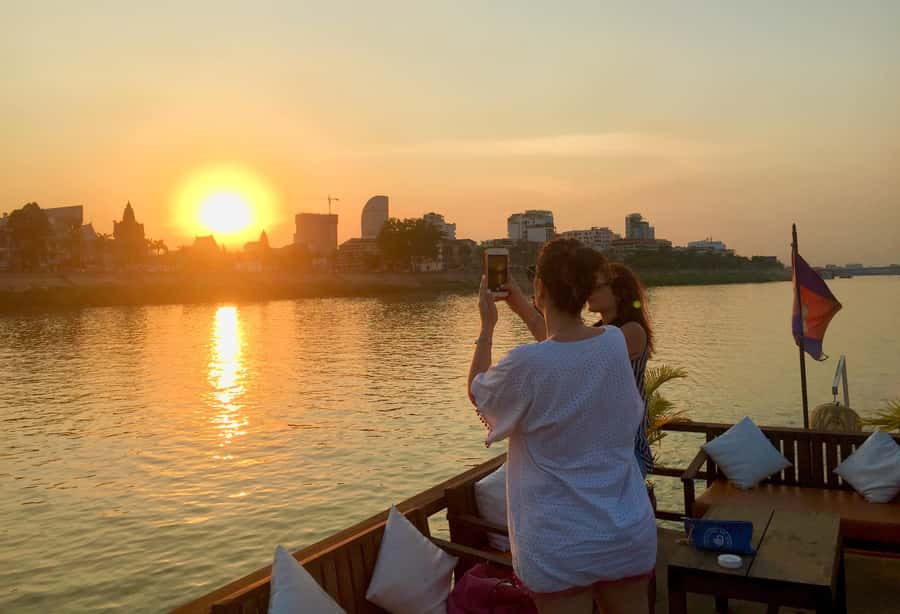 Phnom Penh: Sunset Cruise with Unlimited Beer &Fruit platter - Timing and Photo Tips for a Phnom Penh River Sunset