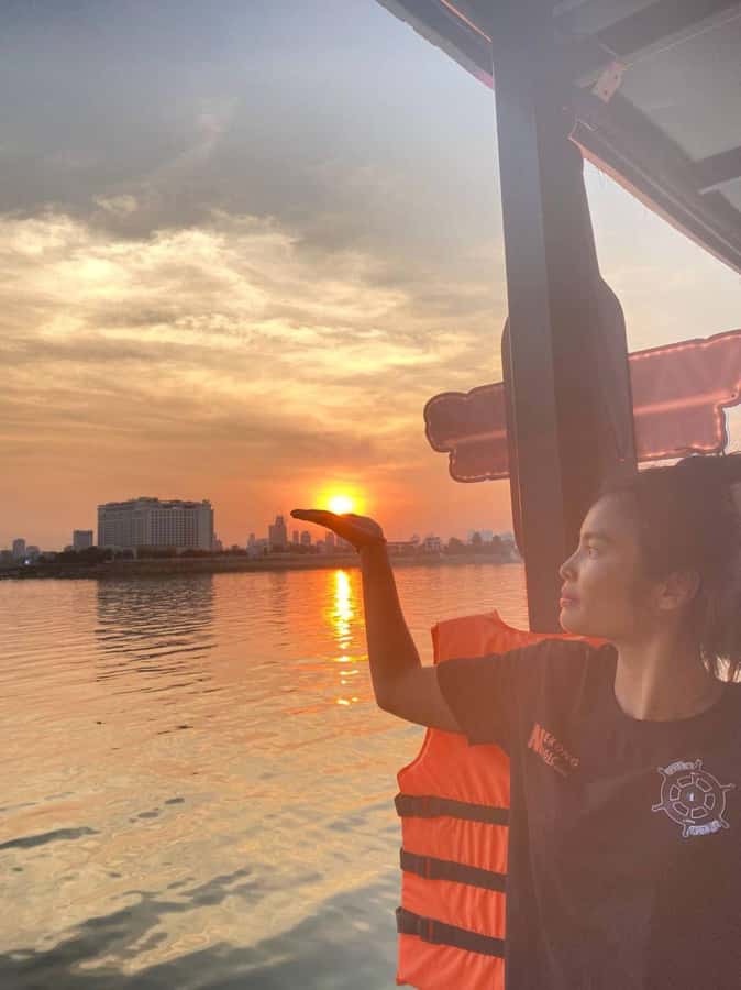 Phnom Penh: Sunset Cruise with Unlimited Beers & BBQ Buffet - Who should book this cruise