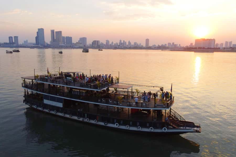 Phnom Penh: Sunset Dinner Cruise with English Speaking Guide - Key highlights you’ll feel right away