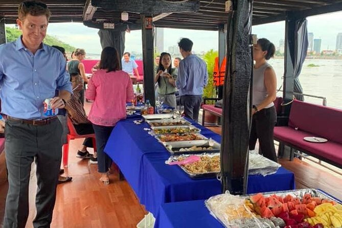 Phnom Penh to Siem Reap Cruise/road tour or Siem Reap/Phnom Penh - Mekong River cruise: city views without the road grind
