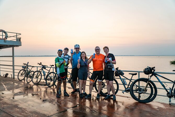 Phnom Penh to Silk Island Sunset Bike Tour/ E-Bike or Tuk Tuk - From Temple to Countryside: the feel of the ride