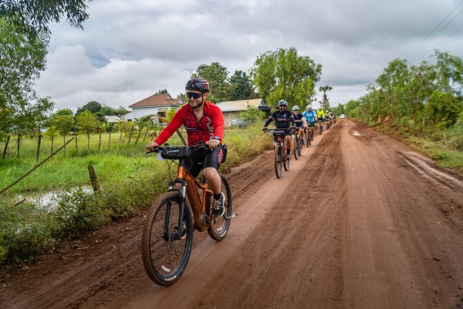 Phnom Penh to Silk Island Sunset Bike Tour/ E-Bike or Tuk Tuk - Golden Temple stop: quick, meaningful, not a time sink