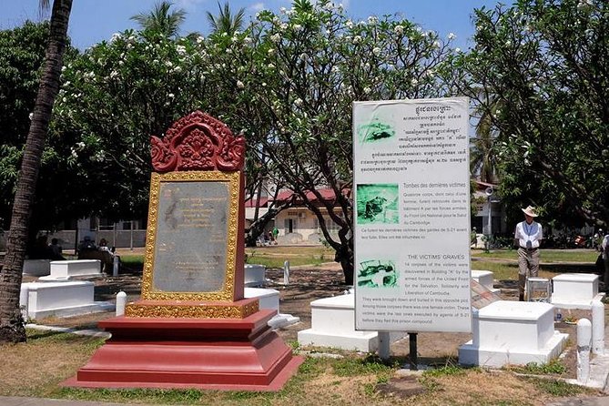 Phnom Penh Vital Discovery-Full Day Tour (Including all services) - Independence Monument and Sihanouk Memorial: Modern Phnom Penh in Mini