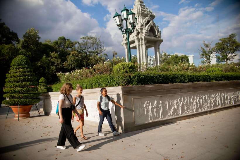 Phnom Penh: Walking Highlight City Tour - Starting At Wat Phnom Ticket Office: Getting Your Bearings Fast