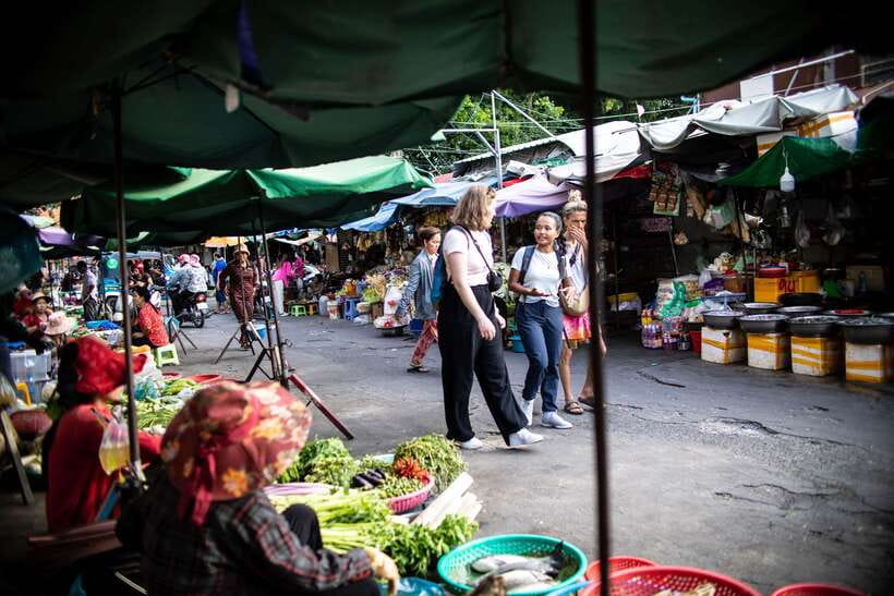 Phnom Penh: Walking Highlight City Tour - Wat Phnom Culture Context: Why the first stop sets the tone