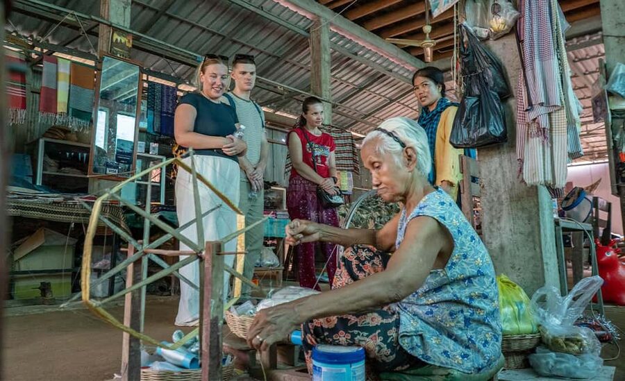 Phnom Penh: Walking Tour, Food Tour & Sunset Cruise - Wat Ounalom Monastery: a major Buddhist stop with meaningful context
