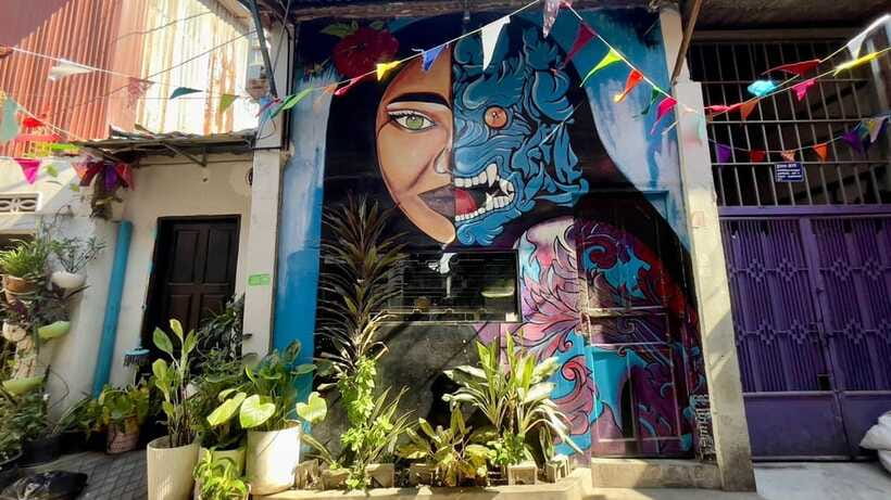 Phnom Phnom: Local Market & Culture Walking of City Tour - Guide quality: Why Slina’s approach matters on this kind of tour