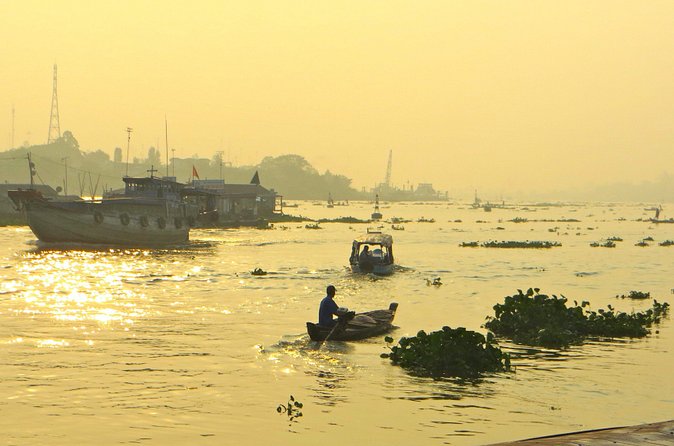 Private 3-Day Mekong Delta River Tour from Phnom Penh to Ho Chi Minh City - Cai Rang floating market by small boat: the best kind of organized chaos