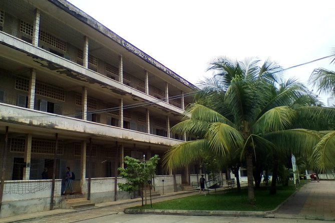 Private Half Day Trip to Genocidal Museum & Killing Field - Tuol Sleng (S21): from high school to a prison machine