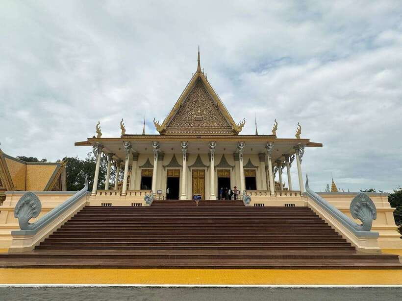 Private One Day Tour in Phnom Penh Capital City - Choeung Ek Killing Field: Peaceful Grounds That Don’t Let You Forget