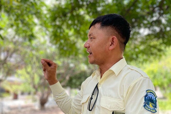 Private Phnom Penh Tour: Royal Palace & Killing Fields - Wat Ounalom (founded 1422) and the riverfront calm