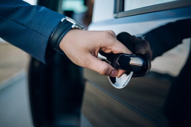 PrivateTransfer: PhnomPenh Airport(PNH/KTI) to Hotel in PhnomPenh - How to Use Your Free Time After You Land