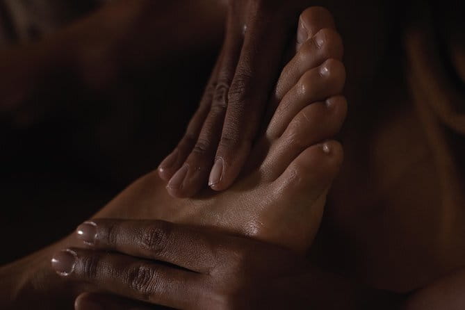 Reflexology Feet Massage in Phnom Penh - Therapists and Training: Technique You Can Feel