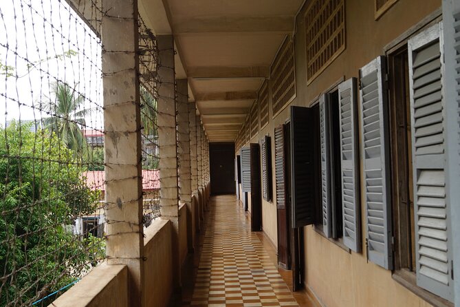 Remnants of a Khmer Rouge Era - Is a private tour worth it here?