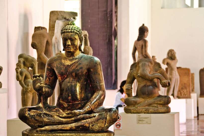 Royal Palace, National Museum & Wat Phnom with Private tour - Getting Oriented in Phnom Penh: Pickup and the Reality of 4 Hours