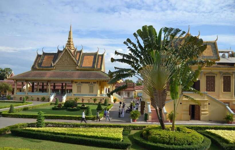 Royal Palace, National Museum & Wat Phnom with Private tour - Royal Palace and Silver Pagoda: 5,000 Silver Tiles and a 9,584-Diamond Buddha