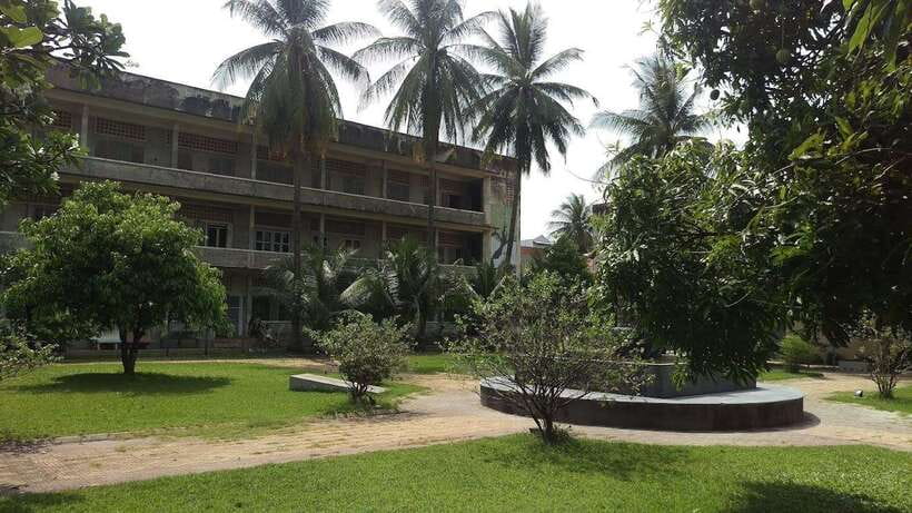 Royalpalace, Toul Sleng (S21), Museum & Killing Field - Royal Palace and Silver Pagoda: A graceful start before the hard parts