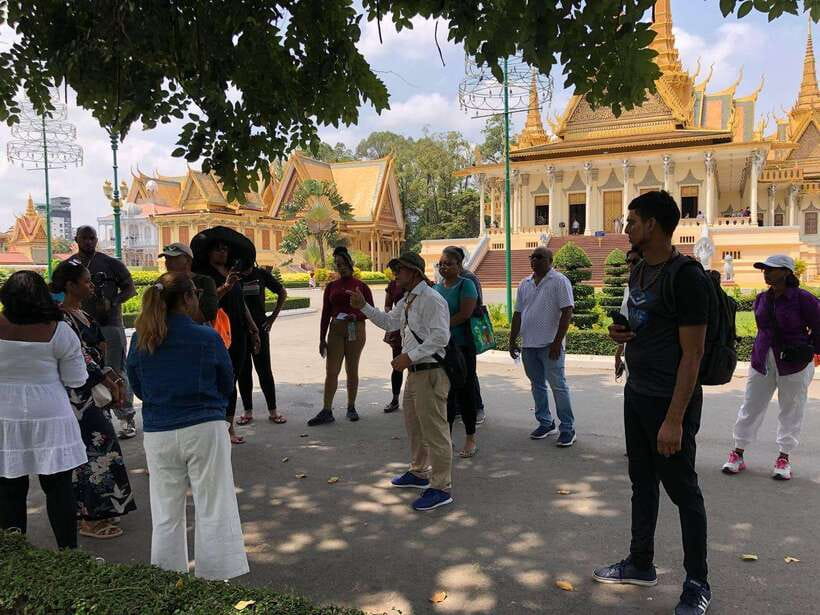 Royalpalace, Toul Sleng (S21), Museum & Killing Field - Lunch break and the drive to Choeung Ek Killing Fields