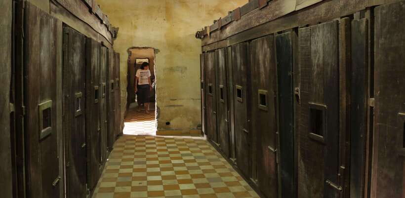 S21 & Killing Fields Tour with Khmer Lunch & Drink - S21 Genocide Museum: how the audio guide shapes the experience