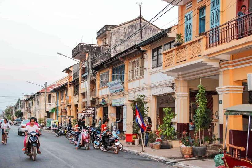 Small Group: One Day Phnom Penh to Kampot, Kep include lunch - Kampot old town: markets, shop houses, and Chinese influence