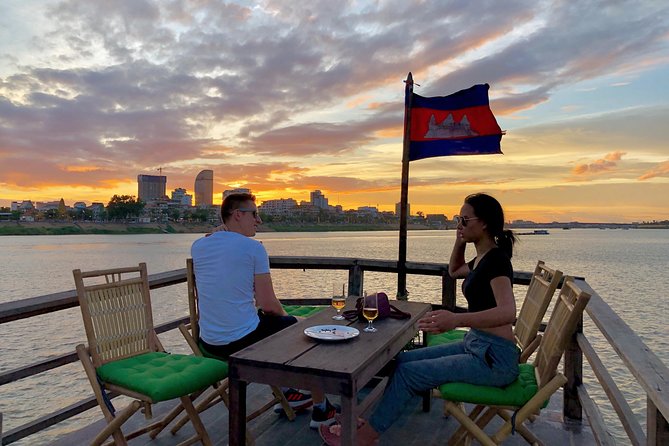 Sunset Cruise with unlimited beer & soft drinks -English speaking guide on board - Unlimited Drinks and Fruit: What the onboard experience feels like