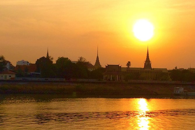 Sunset Cruise with unlimited beer & soft drinks -English speaking guide on board - What You See on the Mekong and Tonle Sap River Sections