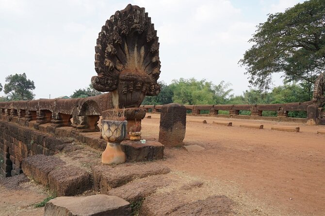 The Journey Phnom Penh to/from Siem Reap: A Memorable Tour - Skun Spider and Insect Food Market: the stop that grabs your attention