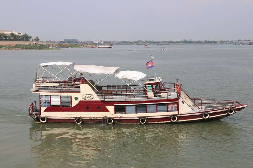 Tonle Sap Cruise & land Tour between Phnom Penh & Siem Reap - Stops that add meaning: riverside village and the silver workshop