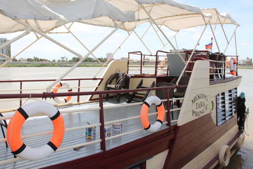 Tonle Sap Cruise & land Tour between Phnom Penh & Siem Reap - The minivan or SUV drive: countryside views with planned stops