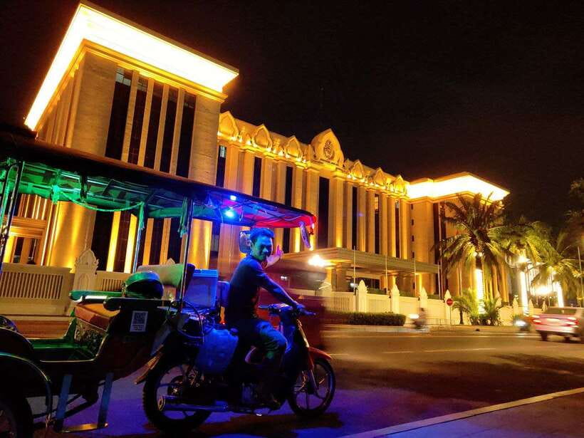 Visiting 9 Places in 3 hours Share Tour by Tuk-Tuk - Railway Station’s art deco design: architecture breaks the monotony